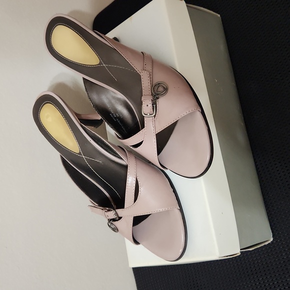 LC Sandals - Picture 1 of 5